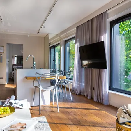 Apartment Modern View Of Planty Park *