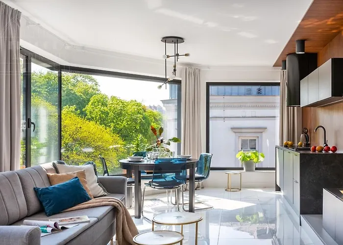 Modern View Of Planty Park クラクフ