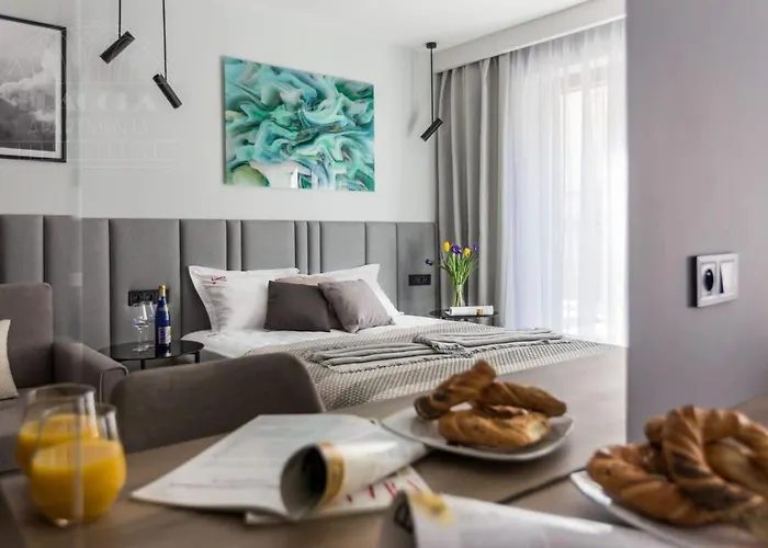 Modern View Of Planty Park クラクフ