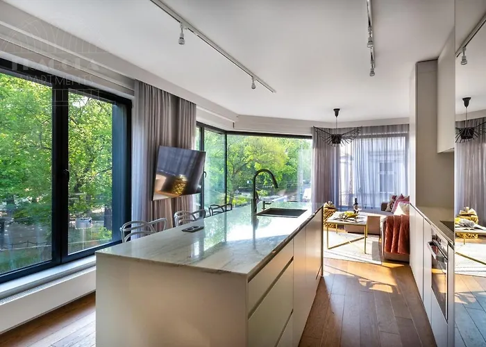 Modern View Of Planty Park アパート