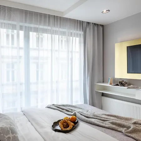 Modern View Of Planty Park Apartament Kraków